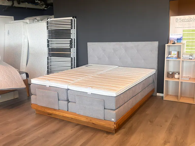 Boxspringbett im Mara Vital Showroom Volketswil
